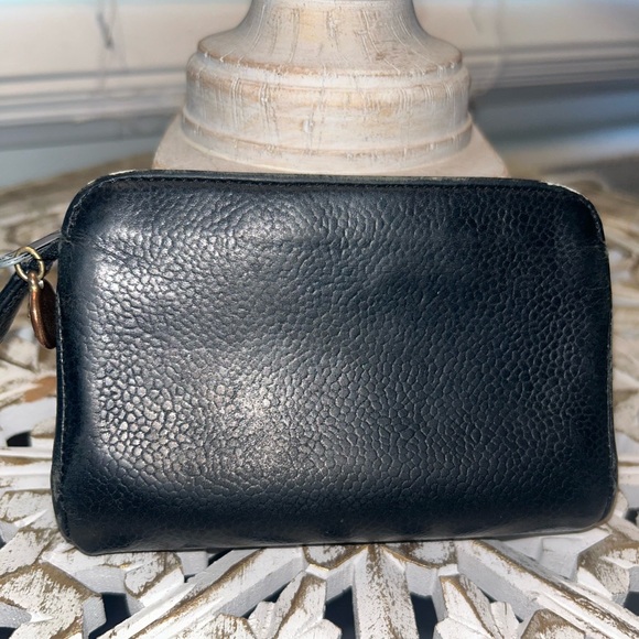 Chanel Small Caviar CC Makeup Pouch, Authentic - Picture 3 of 9